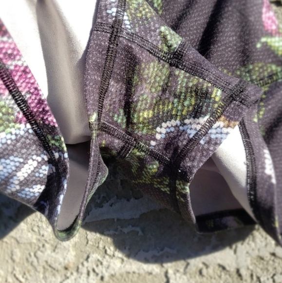 Lululemon Boogie Short (Roll Down) Full-On Luon - Picture 5 of 7